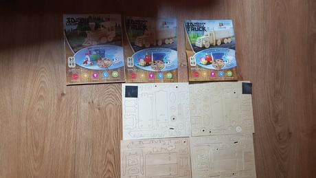 4x drevene stavebnice dopravne prostriedky,