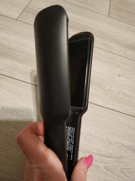 Žehlička na vlasy,