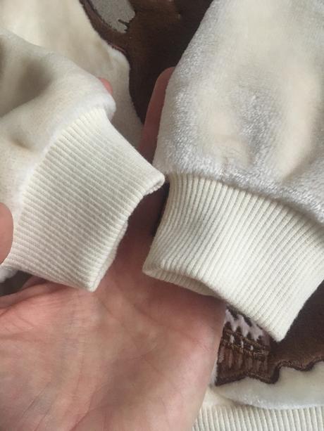 Teplý, jemný pulovrik so srnkou v. 110, c&a,110