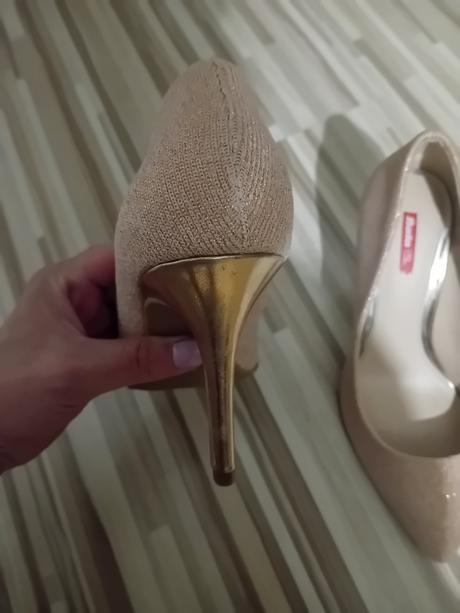 Trblietavé lodičky, baťa,38