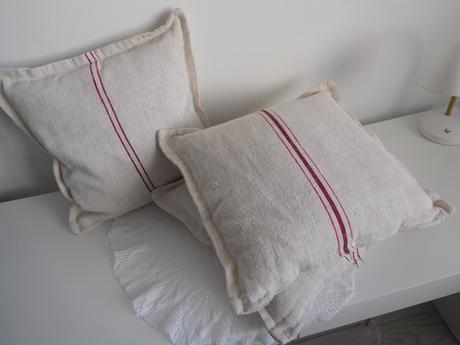 Vankúše menšie , vačšie, podlhovasté,, 