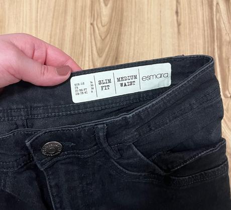 Rifle so stredne vysokým pasom, esmara,s