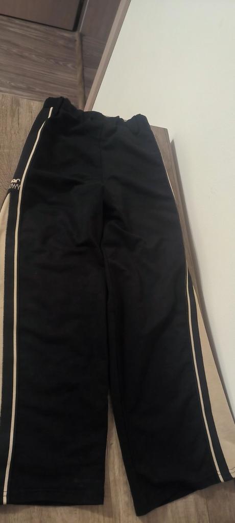 Nohavice z teplákoviny, 152