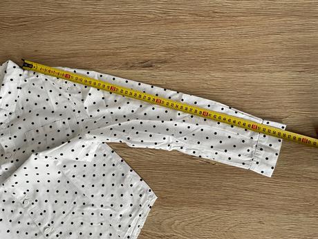 Bodkovaná košeľa, 140