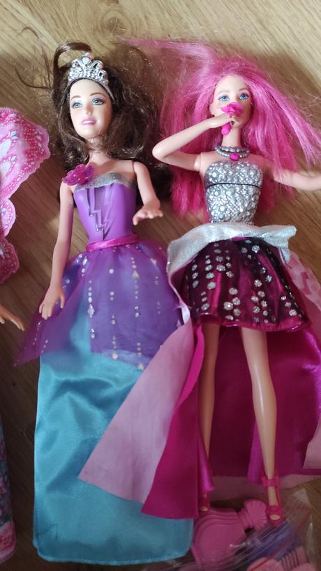 Barbie nábytok + bábiky barbie, 