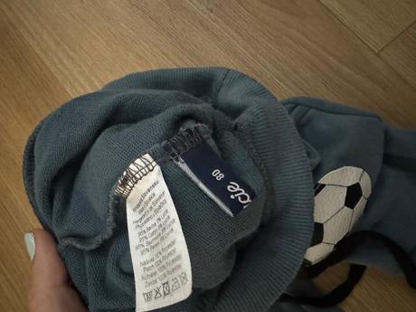 Pískacie tepláky, 80