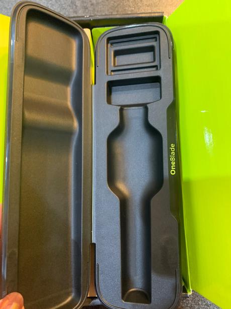 Philips oneblade strojček, 