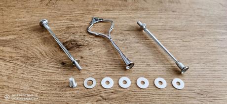 Držiak na etažér,