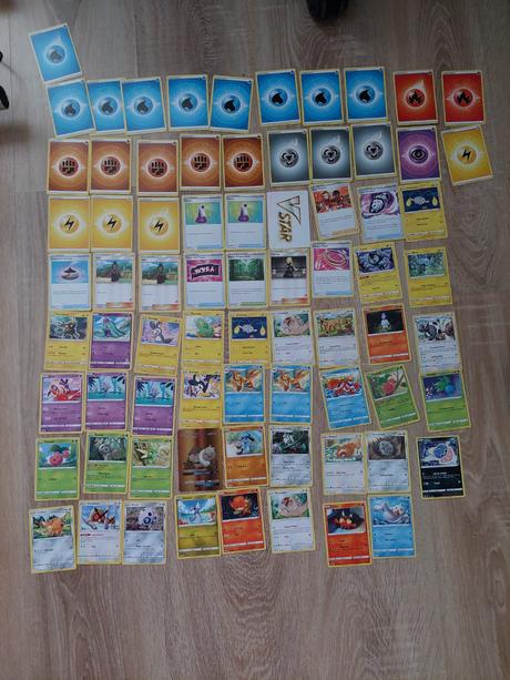 Pokémon karty 74 + 1 zlatá, 