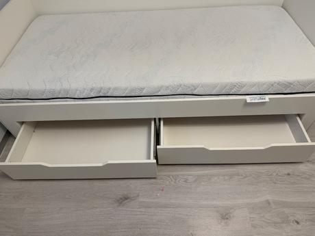 Rozkladacia posteľ s úložným priestorom,