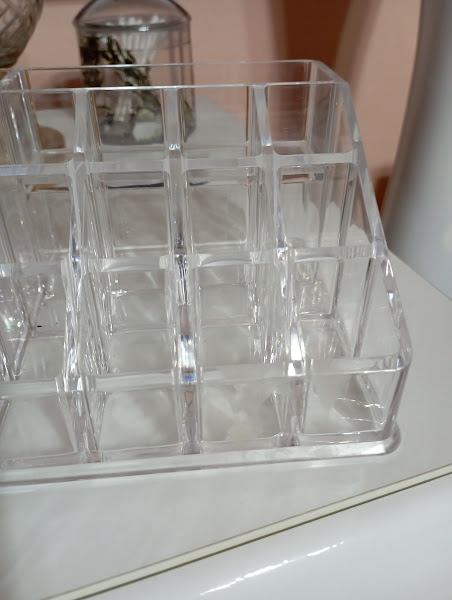 Organizér na kozmetiku,