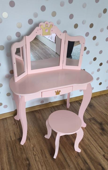Kozmetický stolík pre dievčatko, 