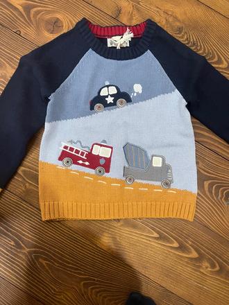 Svetrík s autami, 98