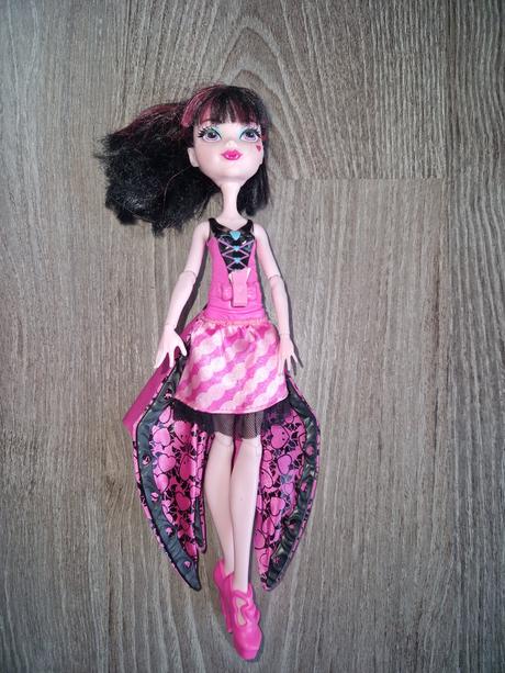 Draculaura ghoul to bat monster high, 