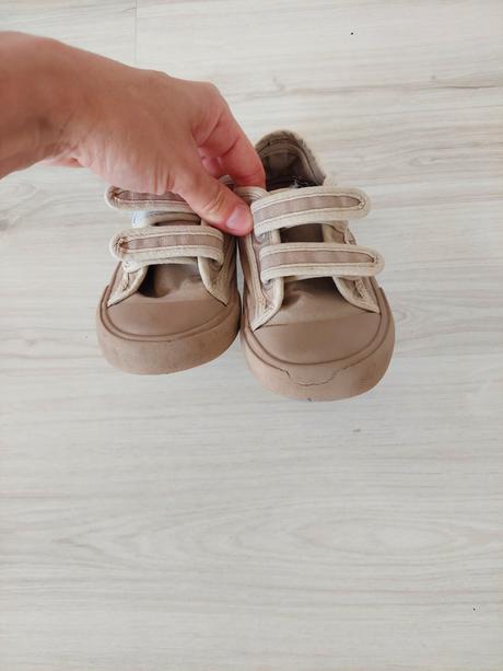 Béžové/bledohnedé cvičky, 27