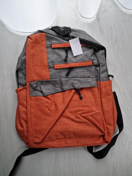 Nepoužívaný školský batoh, 