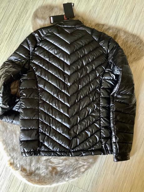 Znackova guess bunda, guess,s