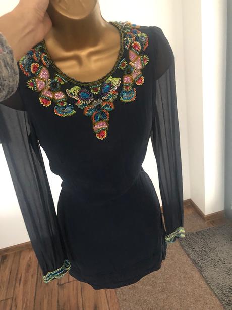 Mini saty / predĺžený top s koralkovou aplikaciou, 36