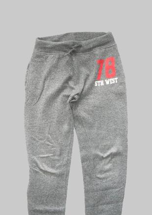 Tepláky na 10-11 rokov, 146