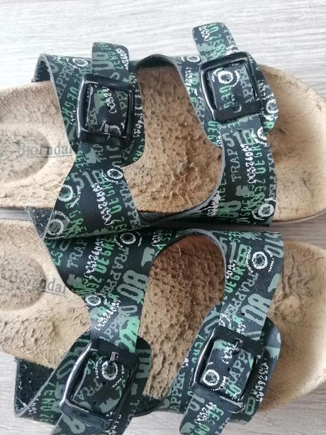 Korkové papuče, 33