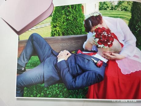 Tmavomodrý oblek, 50