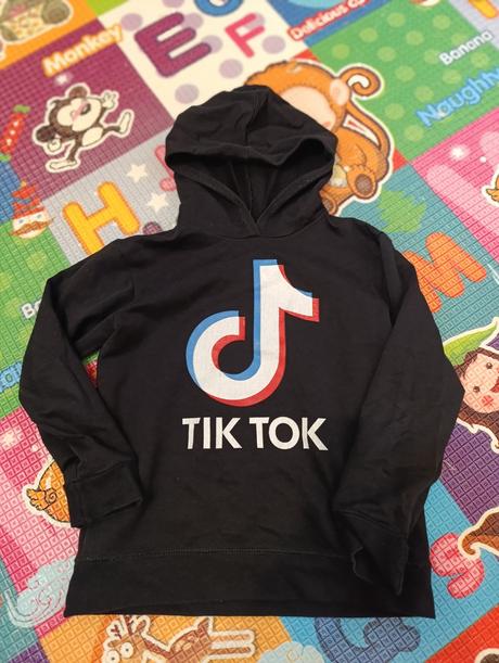 Mikina tik tok, 134