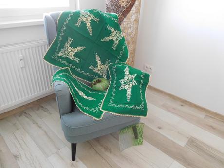 Smaragdovo zelený set obrusov ručne vyšívaný, 