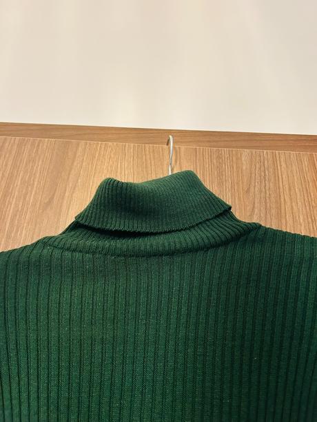 Krásne vrúbkované teplé šaty značky trendyol, s