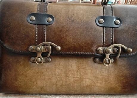 Malá dámska kožená kabelka, 