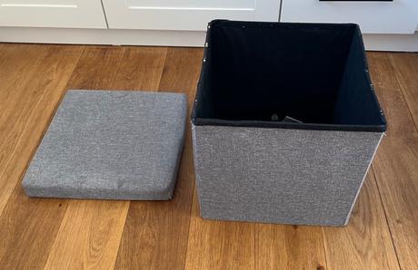 Sivá skladacia taburetka, 