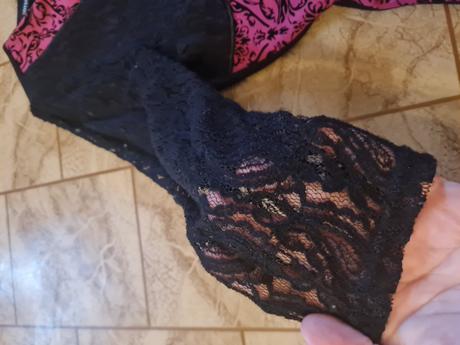 Šaty s čipkovanymi rukávmi, l