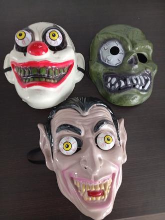 Halloweenske masky plastové,