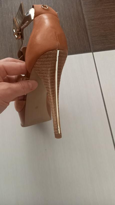 Krasne sandalky guess, guess,38