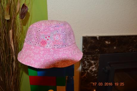 Viac druhov čiapok pre slečnu, 92