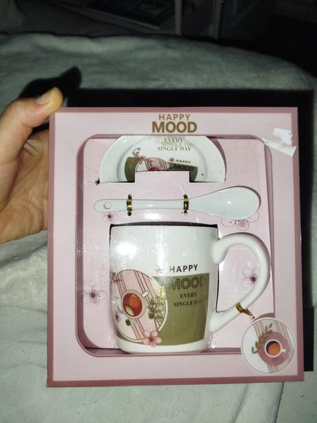 Keramický hrnček s lyžičkou a tanierikom darček,