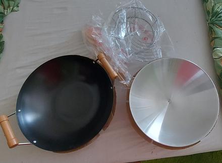 Wok panvica s prislušenstvom nepoužívaná,