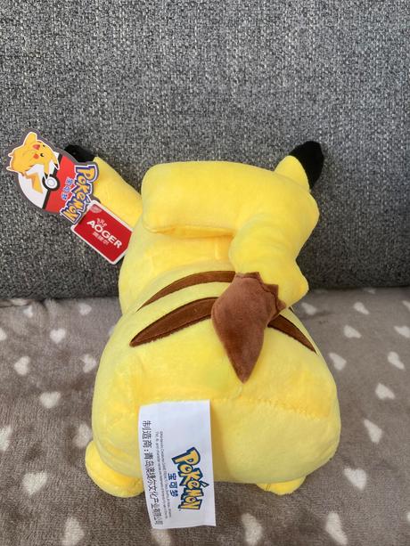 Nový plyšový pokémon pikachu  a charmander, 