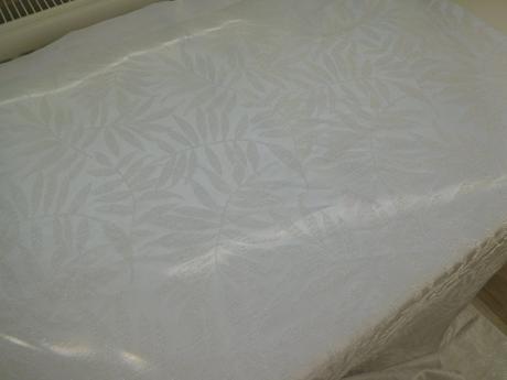 Závesy bielo perleťové vzorované, 