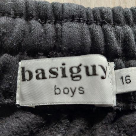 Čierne tepláky, 176