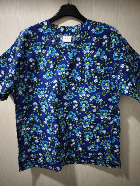 Zdravotnícka blúzka modrá kvety, l