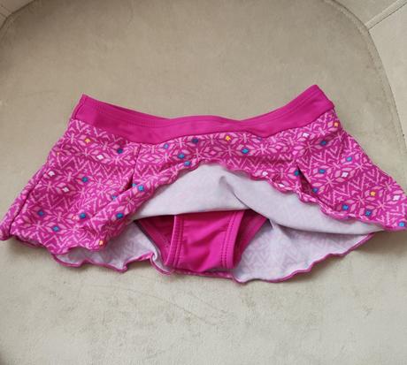 Plavky so sukničkou, 104