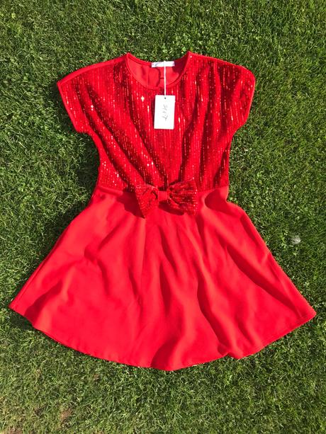 Červené spoločenské šaty, 164