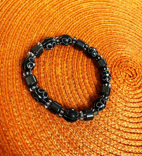 Antracitový náramok, 