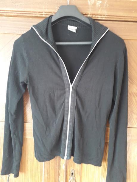 Cierny tenky kvalitny sveter na zips s golierom, l