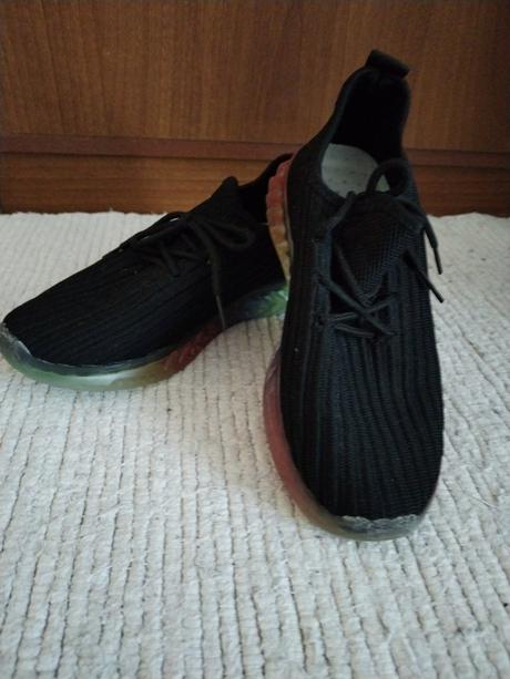 Dievcenske topanky, 35