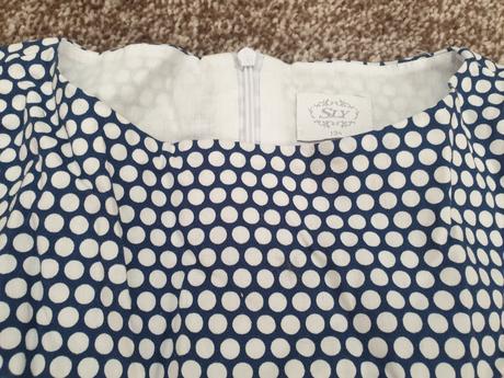 Bodkované šaty, 122