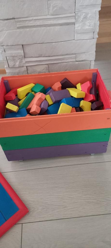 Box s drevenymi kockami 170 kusov, 