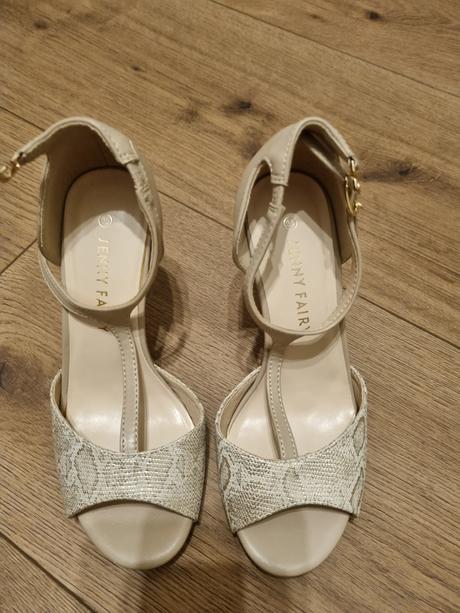 Krémové sandále 35, 35