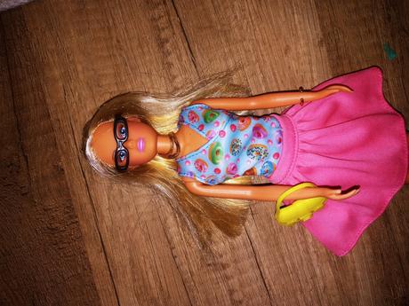 Barbie s okuliarmi,