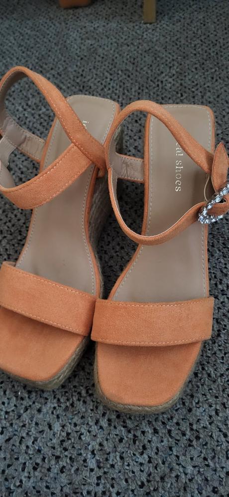 Oranžové semišové sandálky, 39